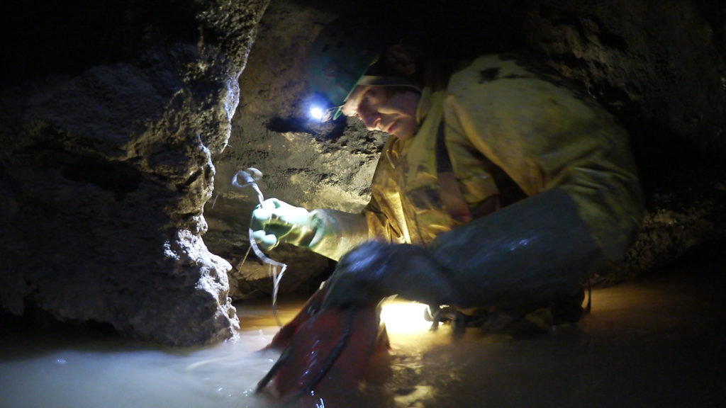 Полусифон на глубине 1832 метра пещера Верёвкина